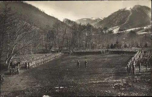 Foto Ak Serbien, Deutsche Soldaten im Kaiserreich, Parade zu Kaisers Geburtstag, 1916