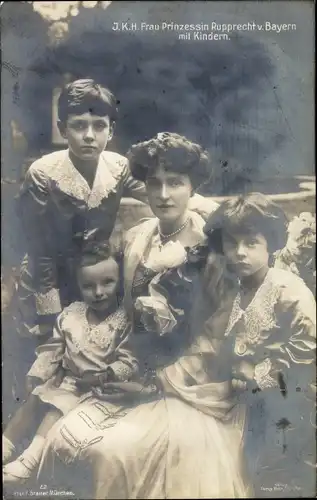 Ak Prinzessin Marie Gabriele von Bayern mit Kindern
