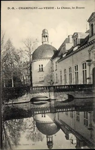 Ak Champigny sur Veude Indre et Loire, Le Chateau, les Douves