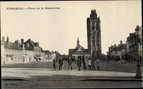 Ak Verneuil Eure, Place de la Madeleine