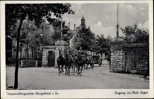 Ak Königsbrück in der Oberlausitz, Truppenübungsplatz, Eingang ins Neue Lager, Reiter