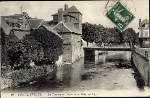 Ak Pont l Eveque Calvados, La Touques au Centre de la Ville