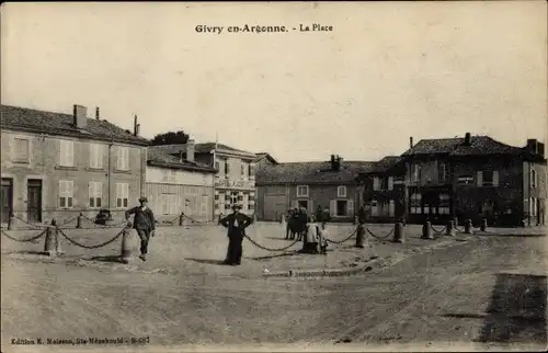 Ak Givry en Argonne Marne, La Place