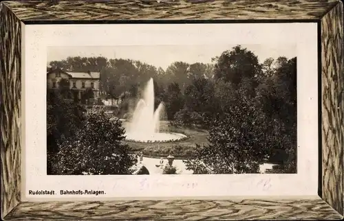 Präge Passepartout Ak Rudolstadt in Thüringen, Bahnhofsanlagen