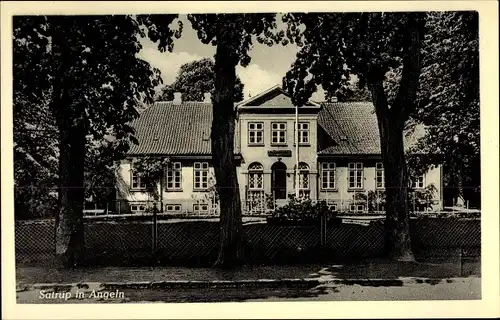 Ak Satrup Mittelangeln in Schleswig Holstein, Gebäude, Gartenpartie