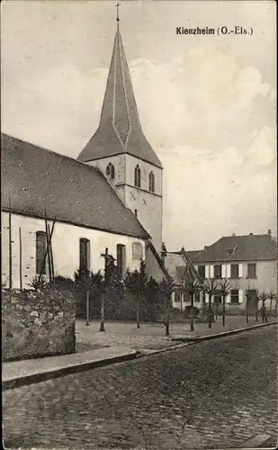 Ak Kientzheim Kienzheim Haut-Rhin, Kirche, Straßenpartie