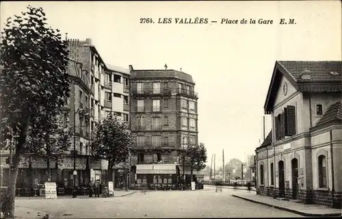 Ak Les Vallées Hauts de Seine, Place de la Gare