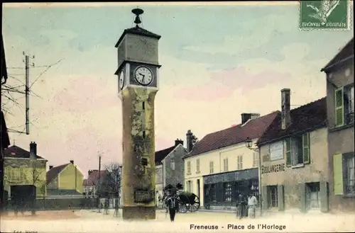 Ak Freneuse Yvelines, Place de l'Horloge