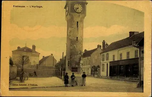 Ak Freneuse Yvelines, L'Horloge