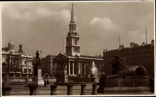 Ak London City England, Trafalgar Square Lions