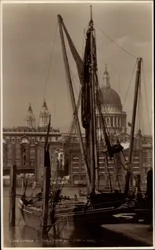 Ak London City England, St. Pauls from Bankside, Sailship