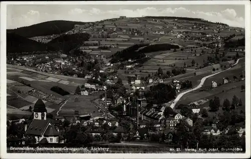 Ak Brunndöbra Aschberg Klingenthal Vogtland, Blick auf den Ort mit Umgebung