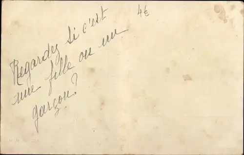 Künstler Ak Weinendes Kind mit Puppe