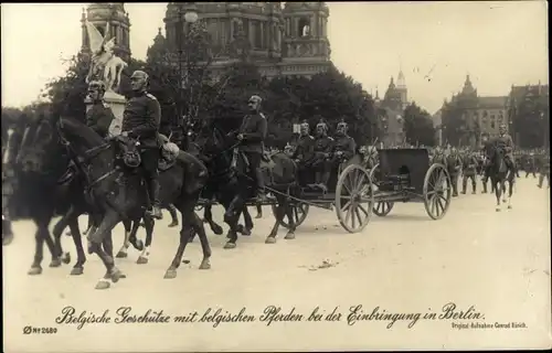 Ak Berlin Mitte, Belgische Geschütze mit belgischen Pferden bei der Einbringung in Berlin