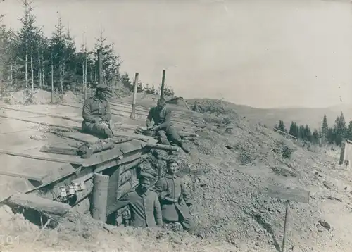Foto Deutsche Soldaten, Kaiserreich, Karpathen, Unterstand, Telefon, 1 WK