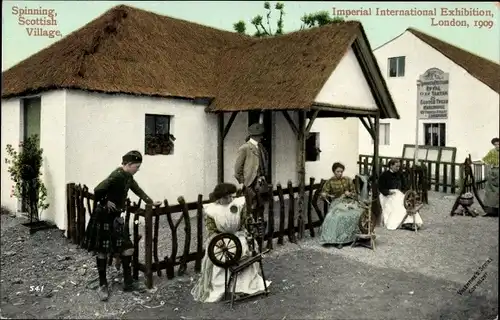 Ak London City, Imperial International Exhibition 1909, Spinning, Scottish Village
