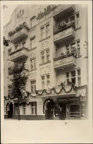 Foto Ak Berlin Neukölln, Bäckerei, Konditorei, Wohnhaus, Pflügerstr. 3