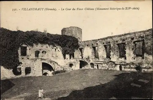 Ak Villandraut Gironde, La Cour du Vieux Château