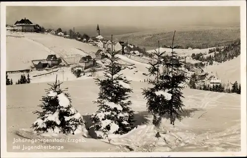 Ak Johanngeorgenstadt im Erzgebirge, Winterpanorama mit Jugendherberge