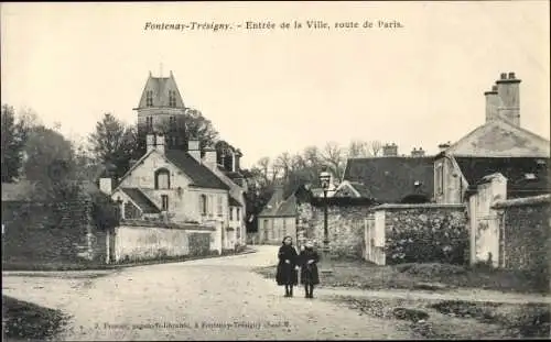 Ak Fontenay Trésigny Seine et Marne, Entree de la Ville, route de Paris