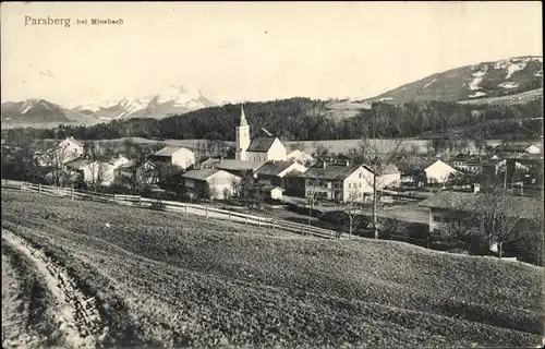 Ak Parsberg Miesbach in Oberbayern, Kirche, Ortschaft mit Landschaftsblick
