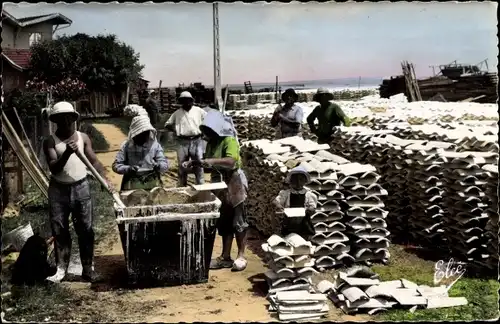 Ak Bassin d'Arcachon Gironde, Travaux Ostréicoles, le Chaulage des Tuilles