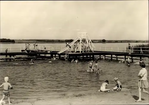 Ak Sternberg in Mecklenburg Vorpommern, Badeanstalt, Wasserrutsche
