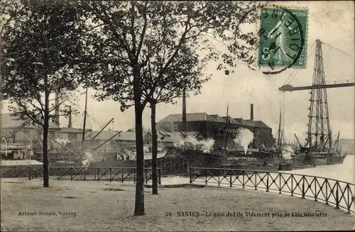 Ak Nantes Loire Atlantique, Le quai de l'Ile Videment pris de File Gloriette