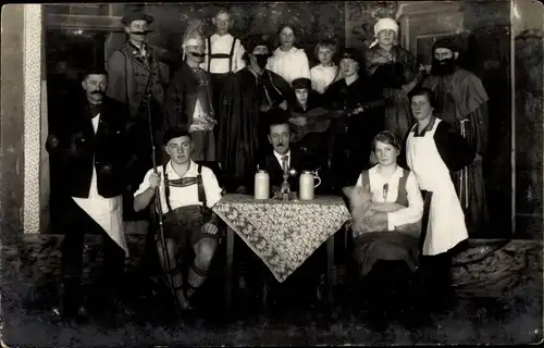 Foto Ak Obernkirchen Niedersachsen, Fasching, Gruppenbild in Kostümen