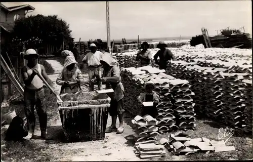 Ak Arcachon Gironde, Travaux Ostréicoles, le Chaulage des tuiles