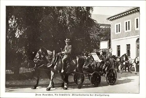 Ak Hildburghausen in Thüringen, Frau Rauschen, bewährte Mitarbeiterin der Dorfzeitung, Kutsche, Fest