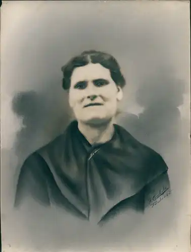 Foto Combalie, Henri, Toulouse, Portraitfotografie, Frau, Brosche