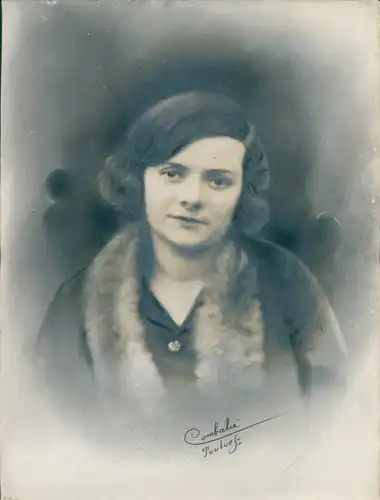 Foto Combalie, Henri, Toulouse, Portraitfotografie, junge Frau, Pelzkragen