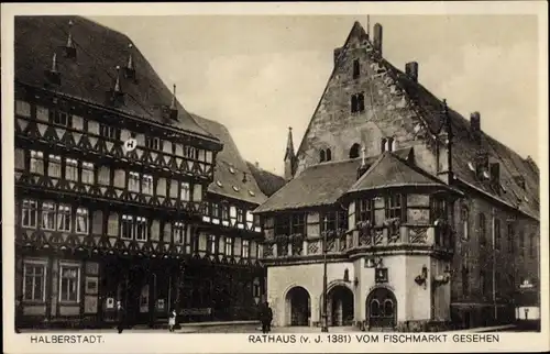 Ak Halberstadt Sachsen Anhalt, Rathaus vom Fischmarkt gesehen