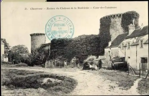 Ak Chevreuse Yvelines, Ruines du Chateau de la Madeleine, Cour des Communs