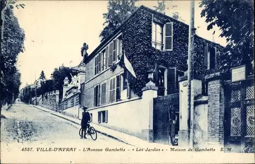 Ak Ville d Avray Hauts de Seine, Les Jardins, La Maison de Gambetta, L'Avenue Gambetta