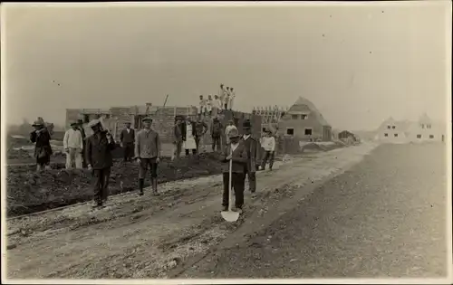 Foto Ak Miesbach in der Region Oberland Oberbayern, Baustelle, Bauarbeiter