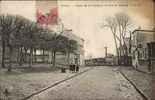 Ak Torcy Seine et Marne, Place de la Fontaine et Rue de Chevre