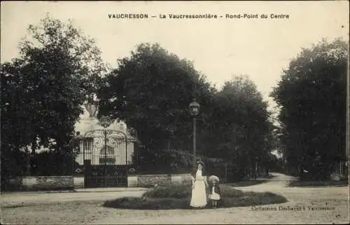 Ak Vaucresson Hauts de Seine, La Vaucressonniere, Rond Point du Centre