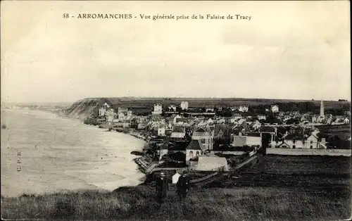 Ak Arromanches les Bains Calvados, Vue generale priese de la Falaise de Tracy