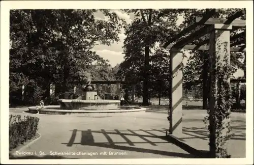 Ak Zwickau in Sachsen, Schwanenteichanlagen mit Brunnen