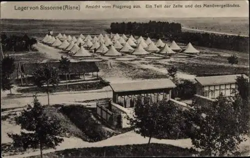 Ak Sissonne Aisne Frankreich, Fliegeraufnahme Lager, Zelte, Manövergelände