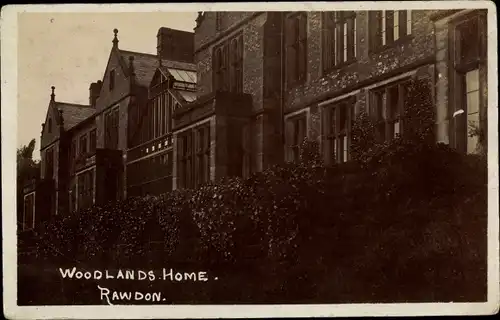 Foto Ak Rawdon Yorkshire, Woodlands Home