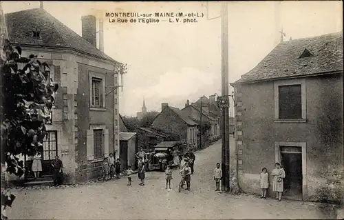 Ak Montreuil sur Maine Maine-et-Loire, La Rue de l'Eglise