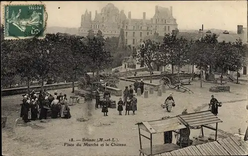 Ak Brissac Maine et Loire, Place du Marche et le Chateau