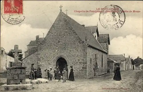 Ak Pouliguen Loire-Atlantique, Chapelle de Penchateau Ste Anne, sortie de messe