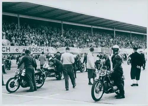Foto Bert Sass, Berlin, Motorradrennen auf der AVUS, um 1950