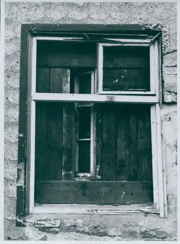 Foto Bert Sass, Berlin Steglitz, Fensterhöhlen Berliner Häuser, um 1950