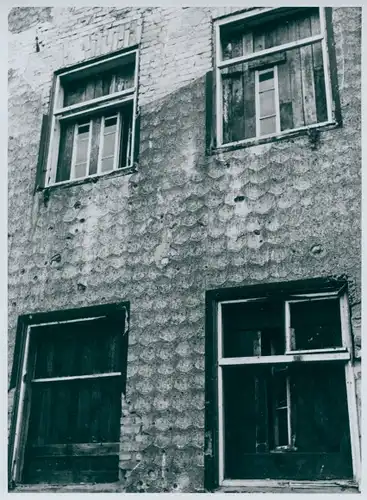 Foto Bert Sass, Berlin Steglitz, Fensterhöhlen Berliner Häuser, um 1950