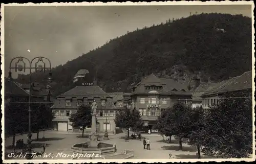 Foto Ak Suhl in Thüringen, Marktplatz, Brunnen